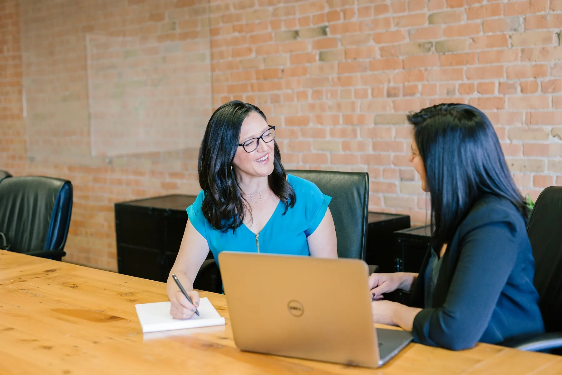 Two consultants working together on a laptop